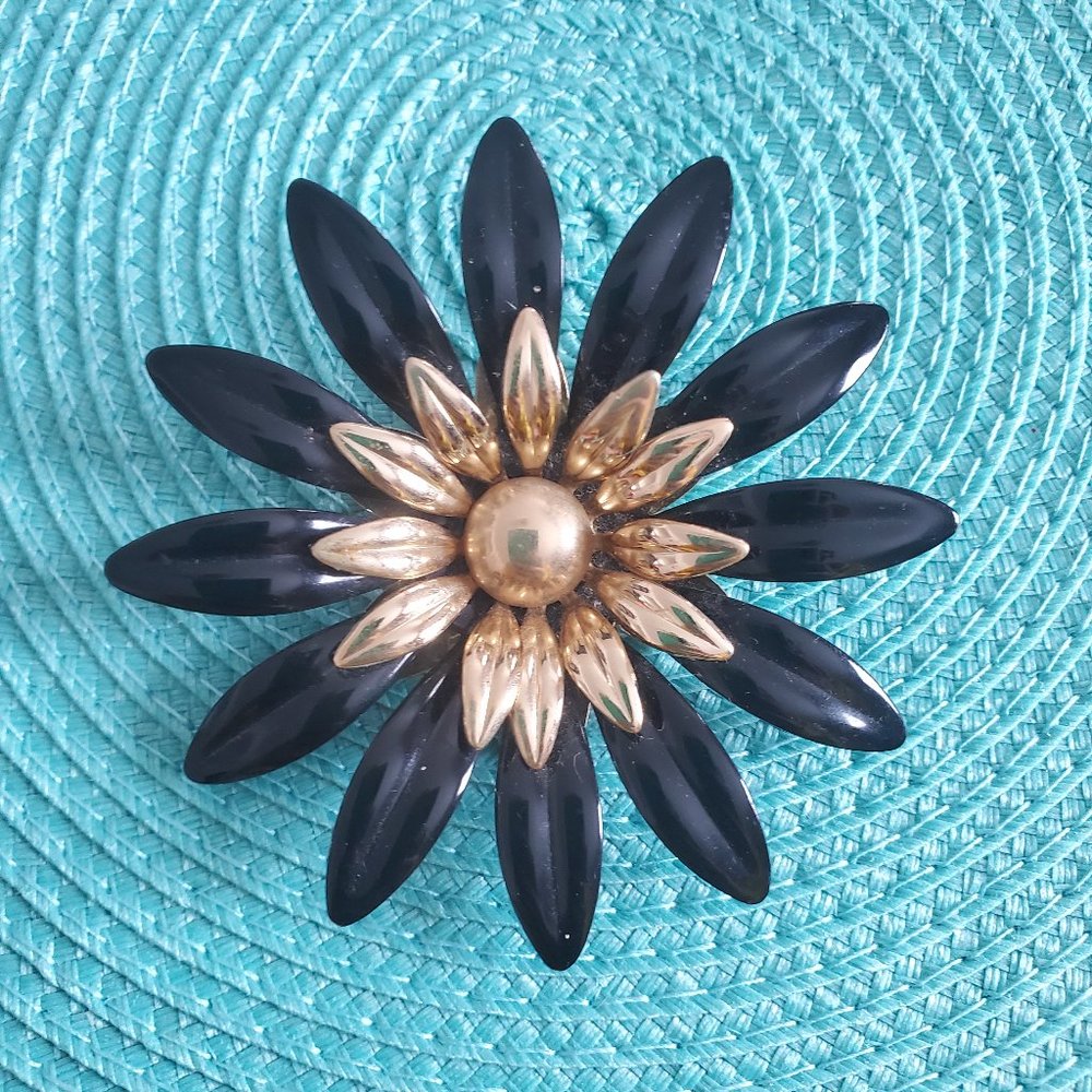 Black Mod Daisy Sarah Coventry Brooch